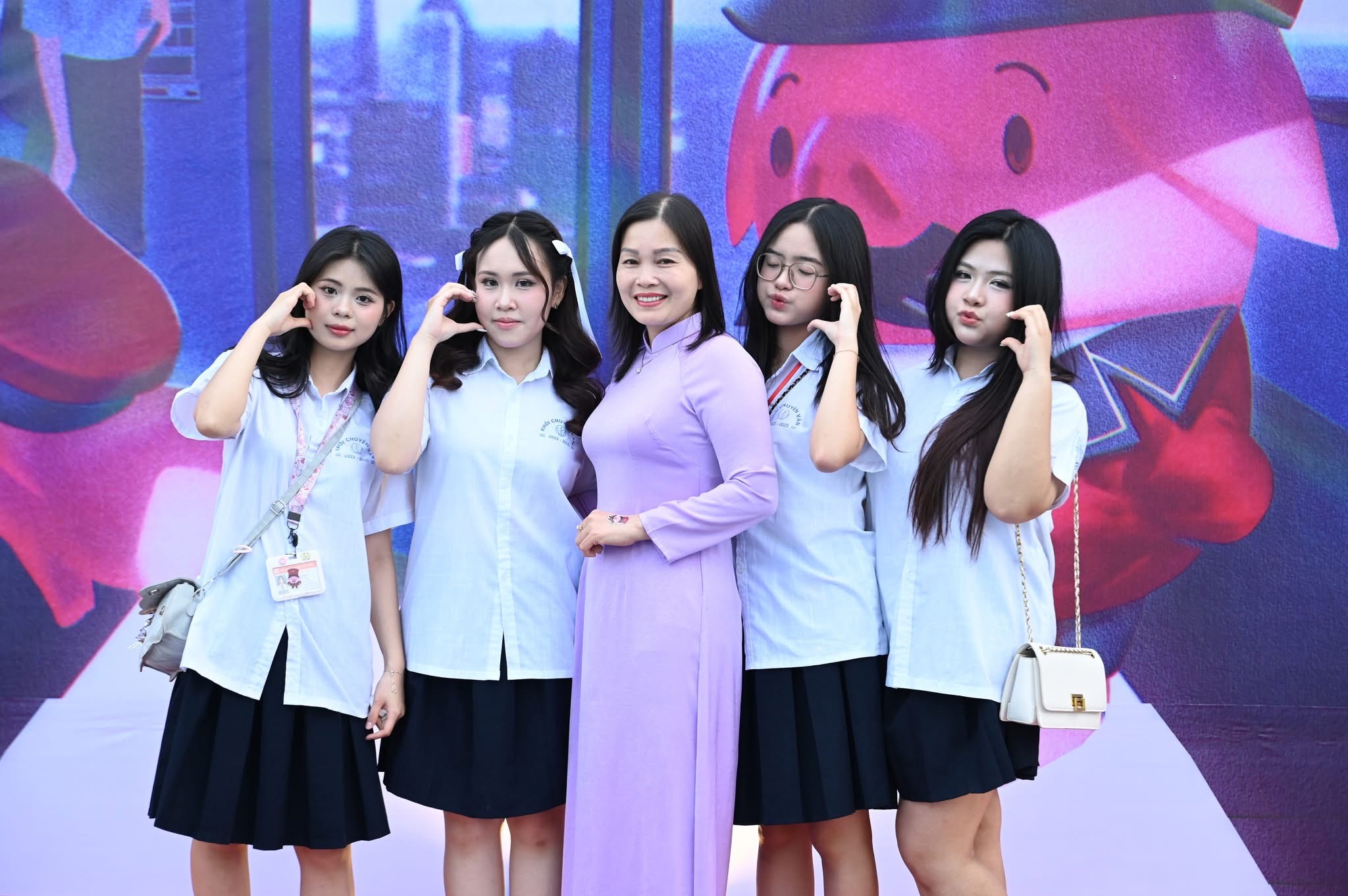 Nhấn để phóng to